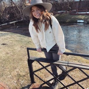 Meet your Posher, Carly